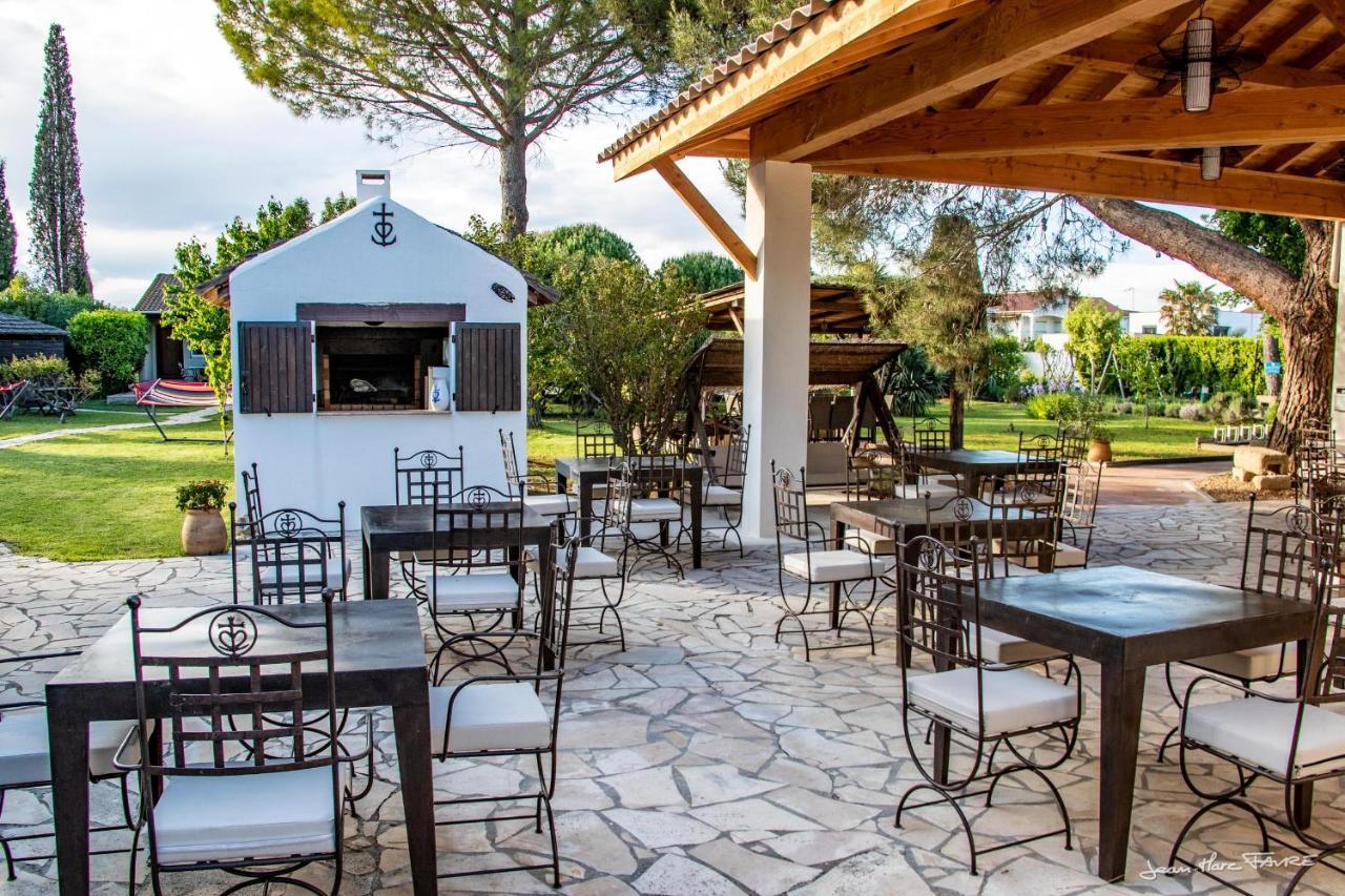 Lou Garbin Hotel Saint-Laurent-d'Aigouze Ngoại thất bức ảnh