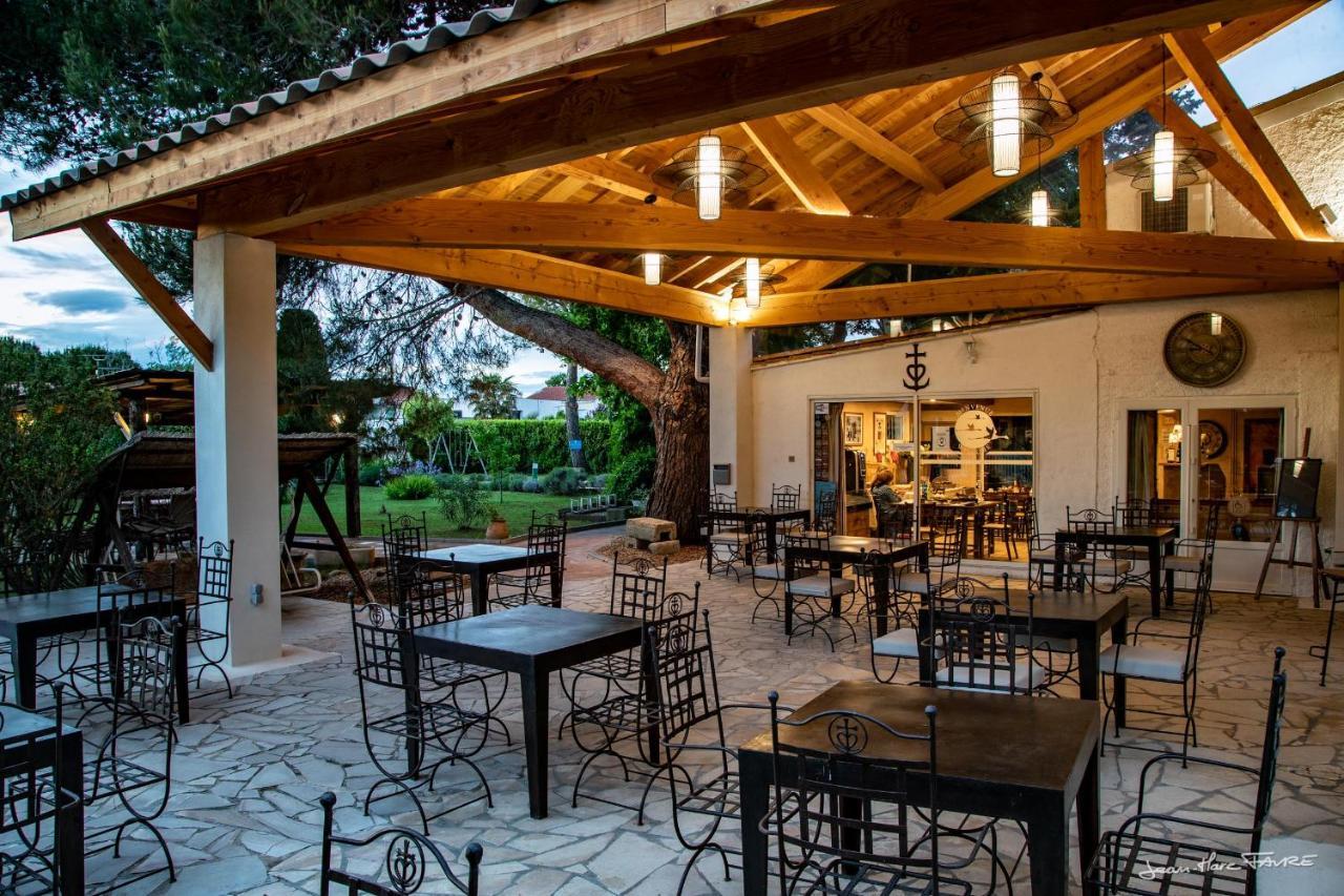 Lou Garbin Hotel Saint-Laurent-d'Aigouze Ngoại thất bức ảnh
