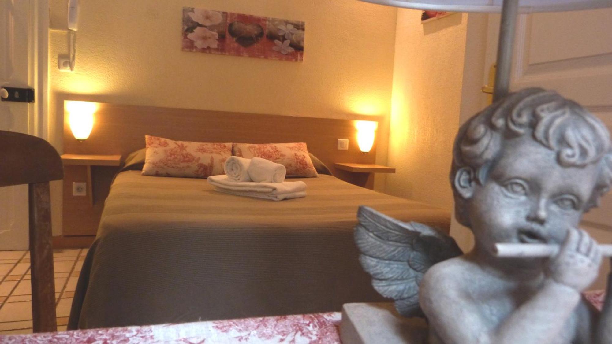 Lou Garbin Hotel Saint-Laurent-d'Aigouze Phòng bức ảnh