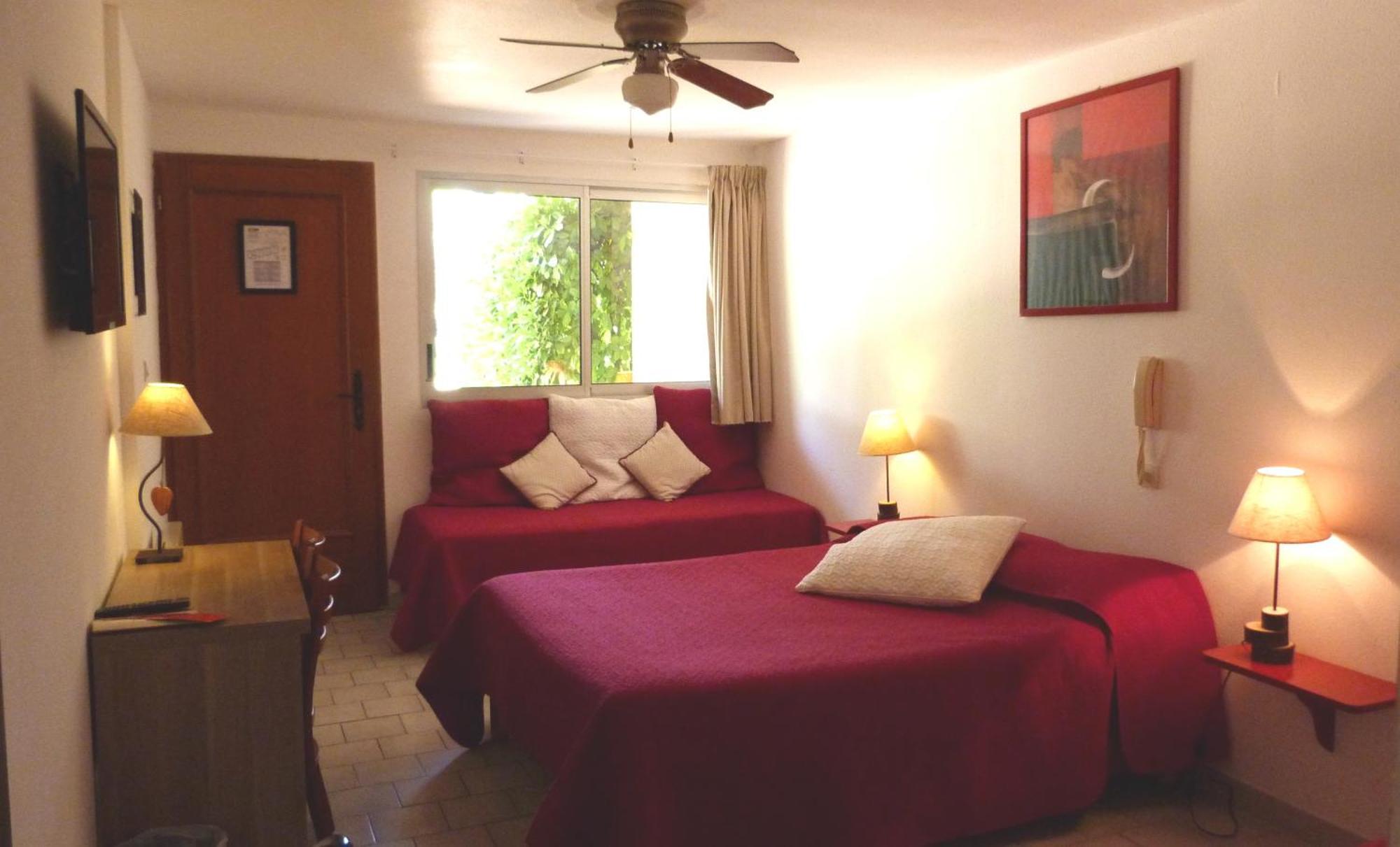 Lou Garbin Hotel Saint-Laurent-d'Aigouze Phòng bức ảnh