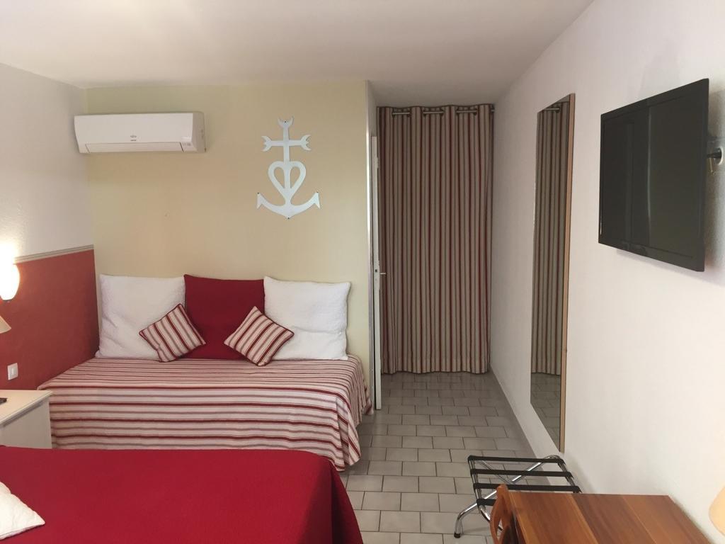 Lou Garbin Hotel Saint-Laurent-d'Aigouze Ngoại thất bức ảnh