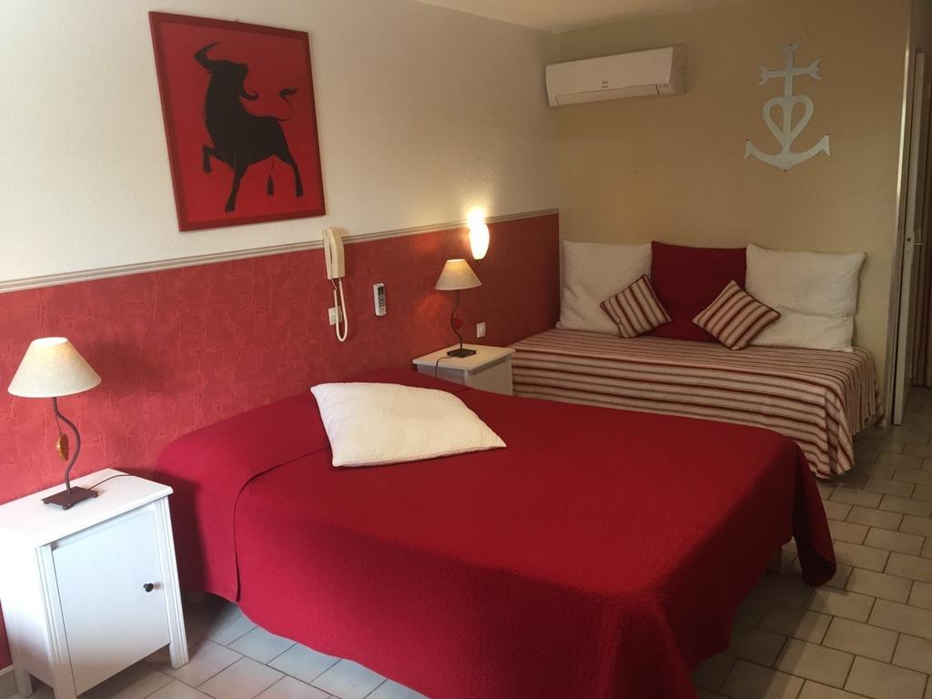 Lou Garbin Hotel Saint-Laurent-d'Aigouze Ngoại thất bức ảnh