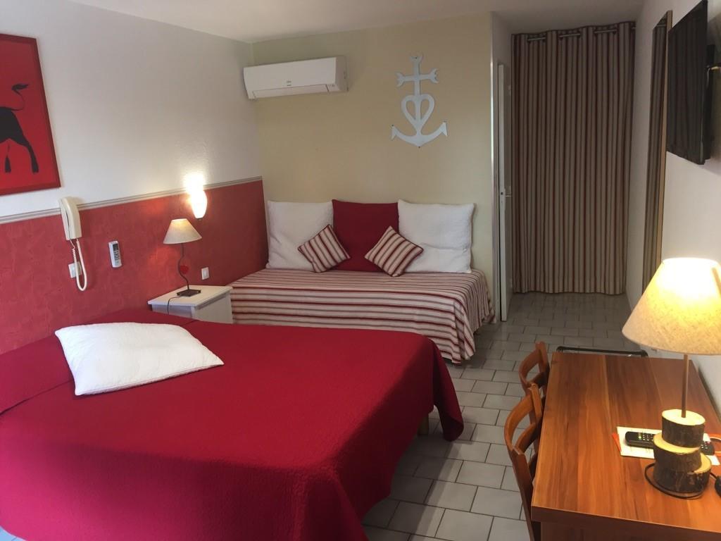 Lou Garbin Hotel Saint-Laurent-d'Aigouze Ngoại thất bức ảnh