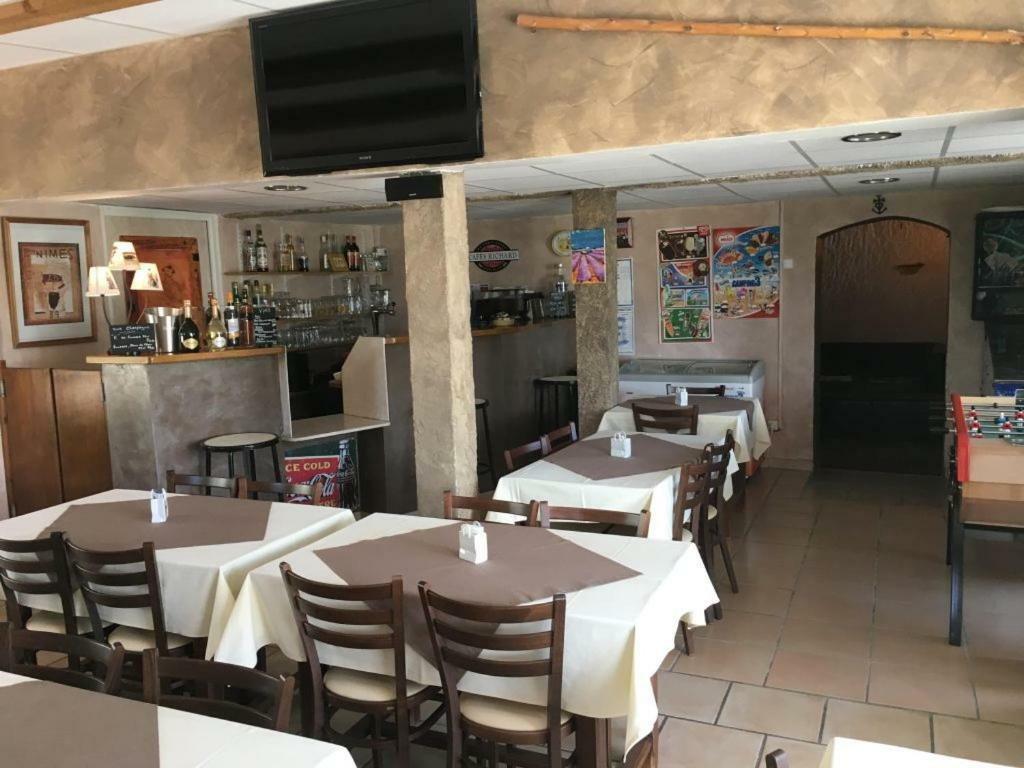 Lou Garbin Hotel Saint-Laurent-d'Aigouze Ngoại thất bức ảnh