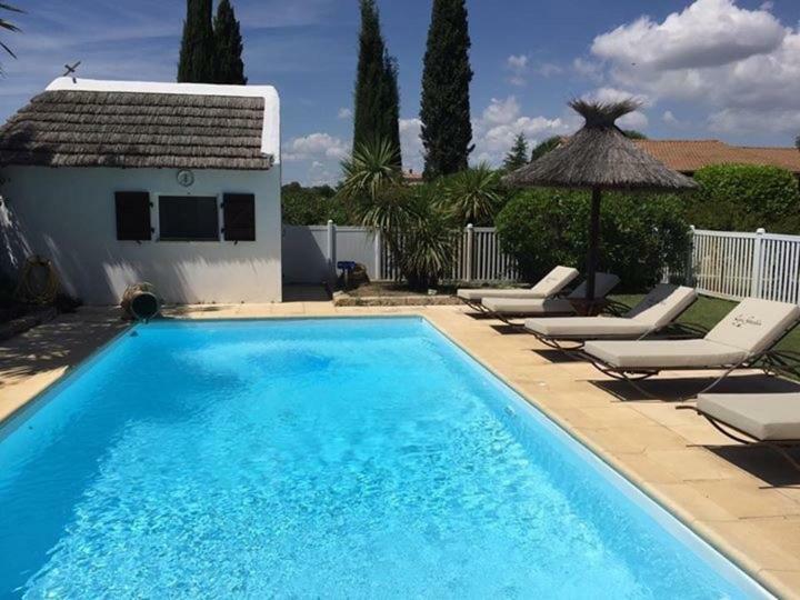 Lou Garbin Hotel Saint-Laurent-d'Aigouze Ngoại thất bức ảnh